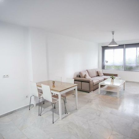Apartamento En La Carihuela Con Piscina Y Parking, Al Lado De La Playa Apartamento Torremolinos Exterior foto