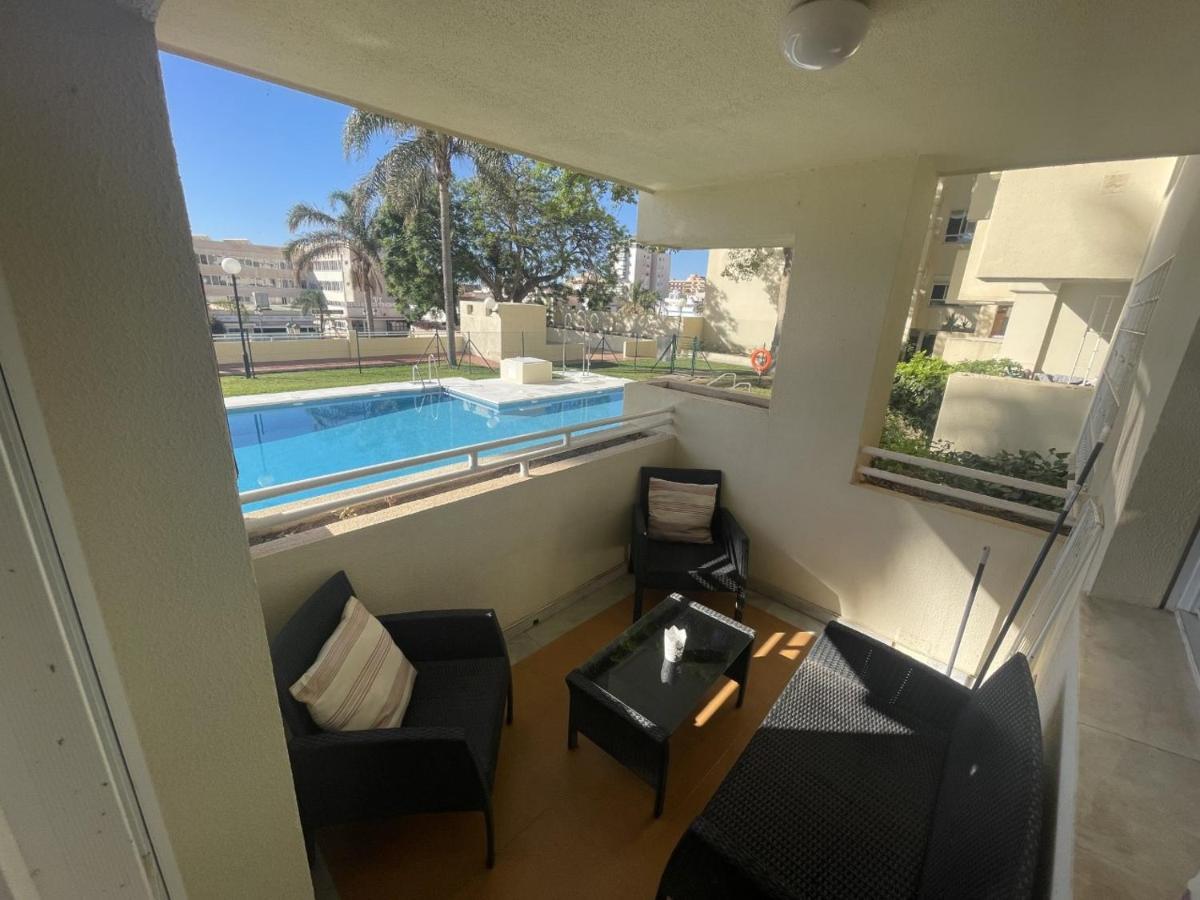 Apartamento En La Carihuela Con Piscina Y Parking, Al Lado De La Playa Apartamento Torremolinos Exterior foto