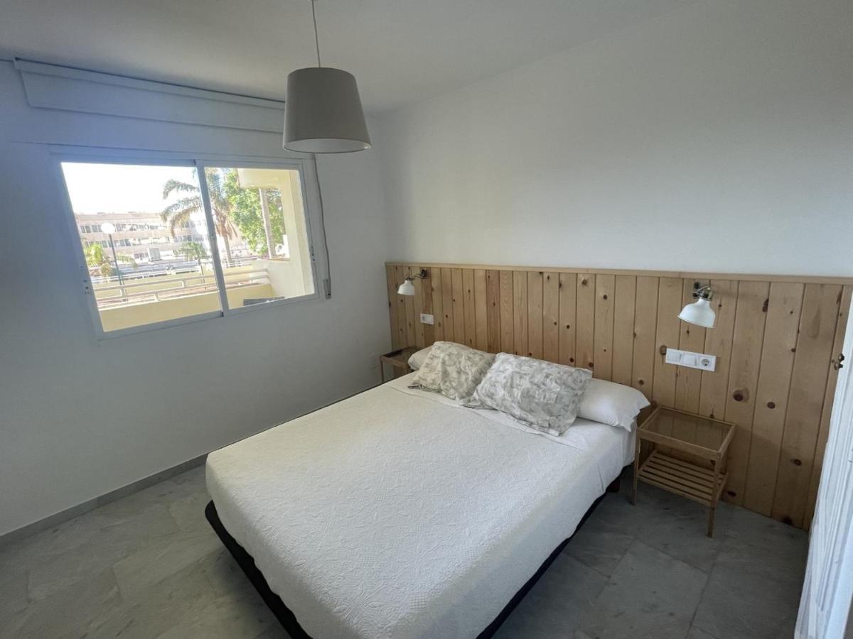 Apartamento En La Carihuela Con Piscina Y Parking, Al Lado De La Playa Apartamento Torremolinos Exterior foto