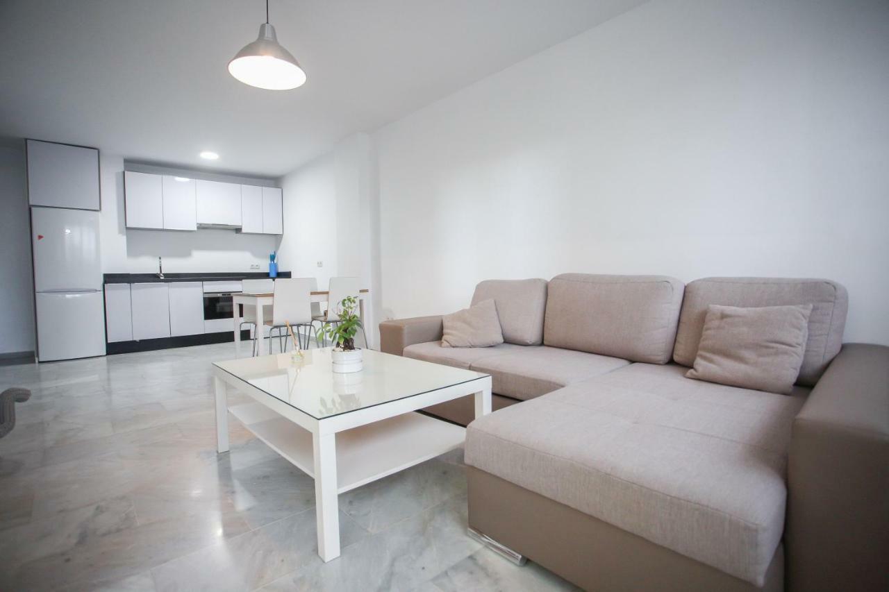 Apartamento En La Carihuela Con Piscina Y Parking, Al Lado De La Playa Apartamento Torremolinos Exterior foto