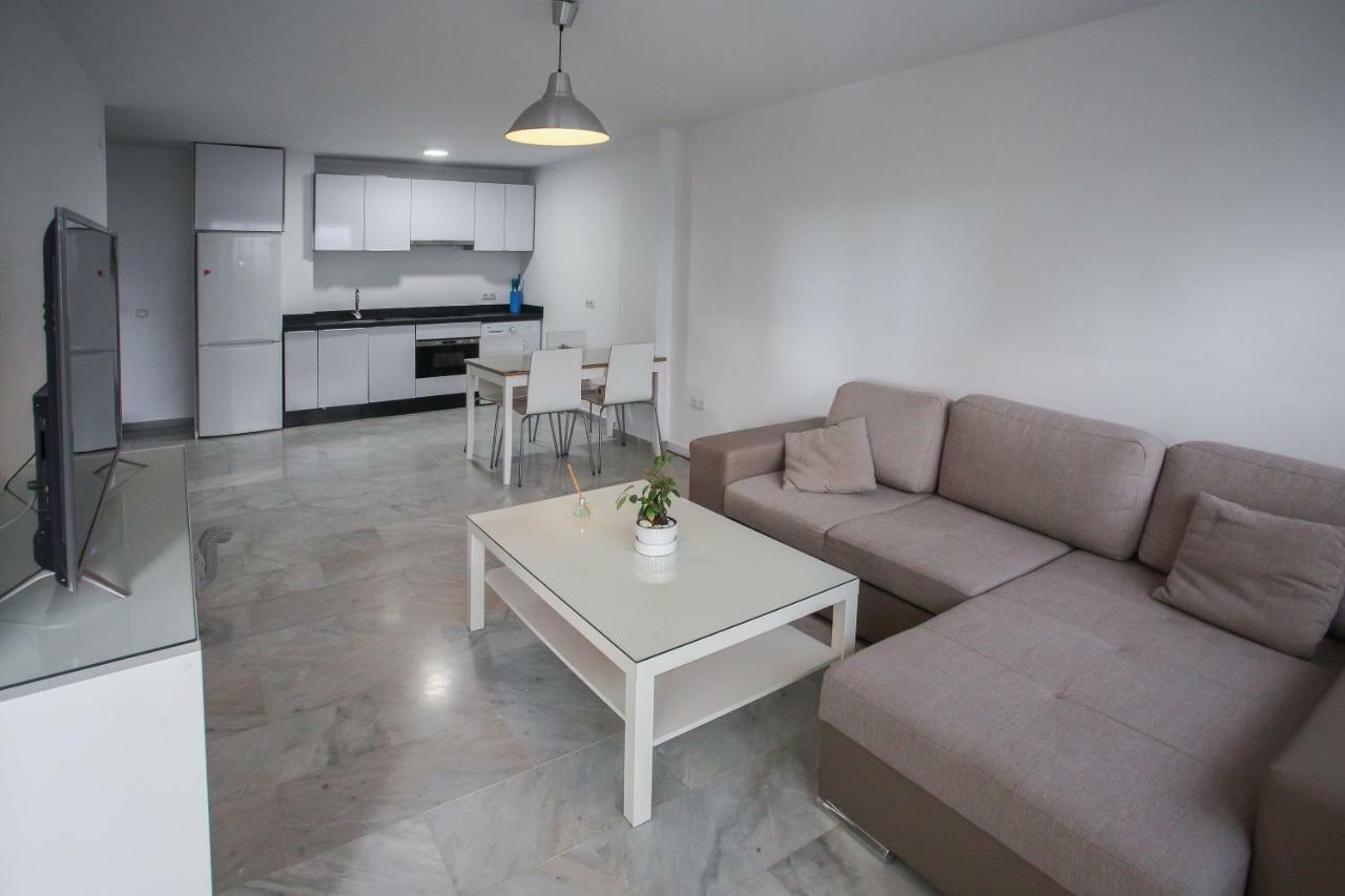 Apartamento En La Carihuela Con Piscina Y Parking, Al Lado De La Playa Apartamento Torremolinos Exterior foto